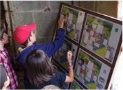 Photo d'enfants jouant au batisseurs de château fort